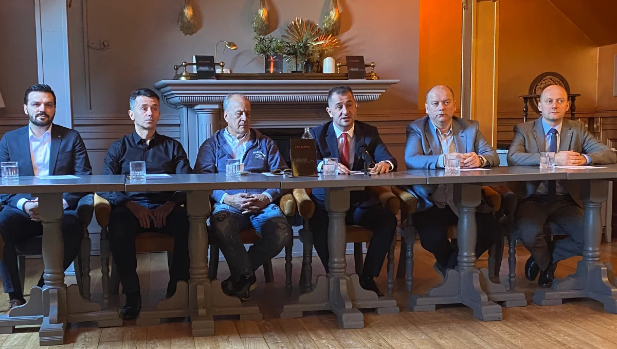 Prva tiskovna konferencija